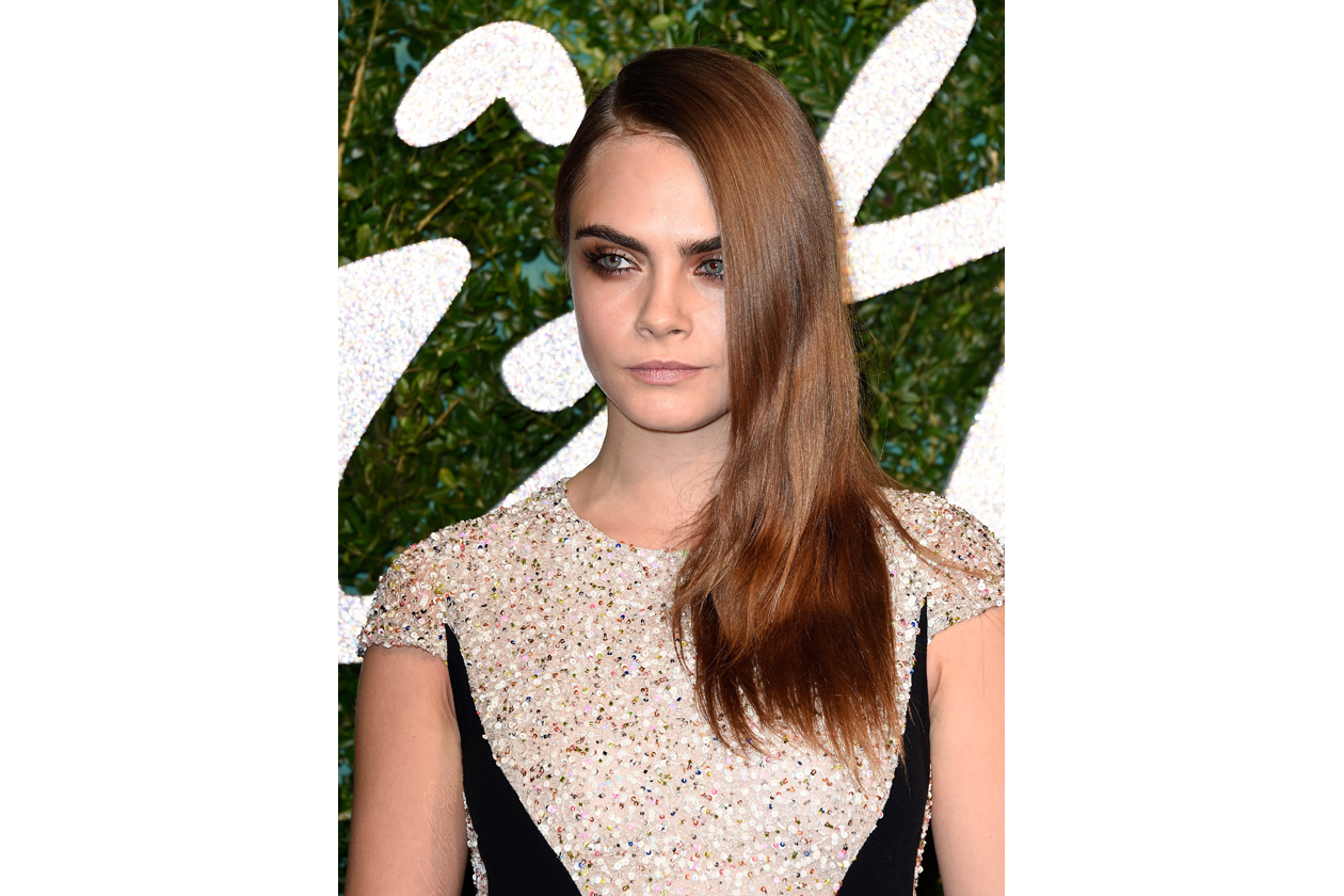 Cara Delevingne: lisci effetto “piombo”