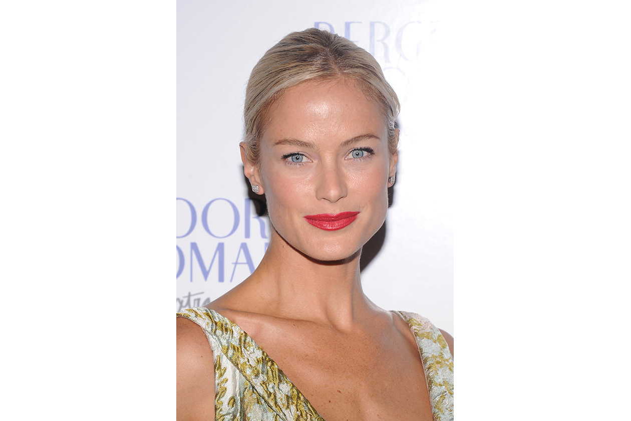 Carolyn Murphy capelli: raccolto con riga