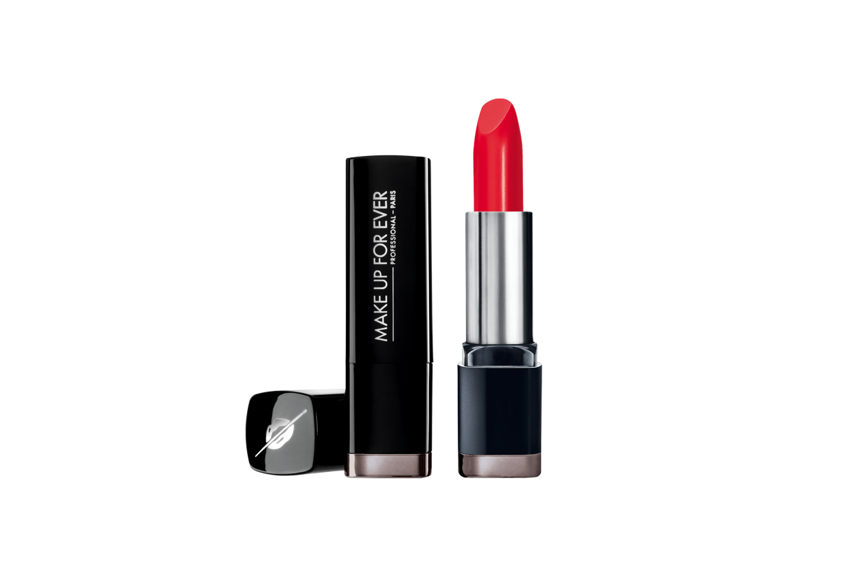 Rossetto rosso: Make Up For Ever Rouge Artist Intense Rebellious Red