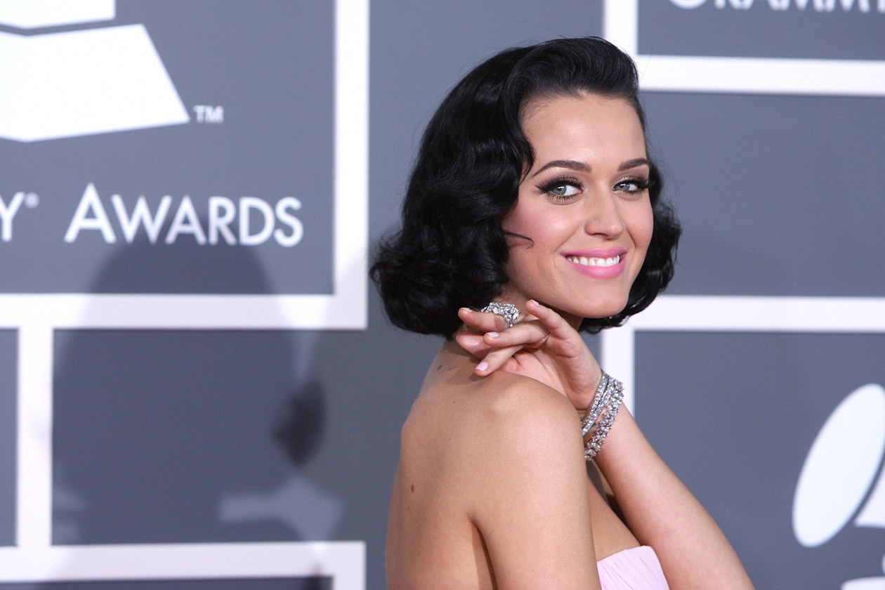 LIKE A VINTAGE DIVA: L’HAIRSTYLE SUPER GLAM DI KATY PERRY
