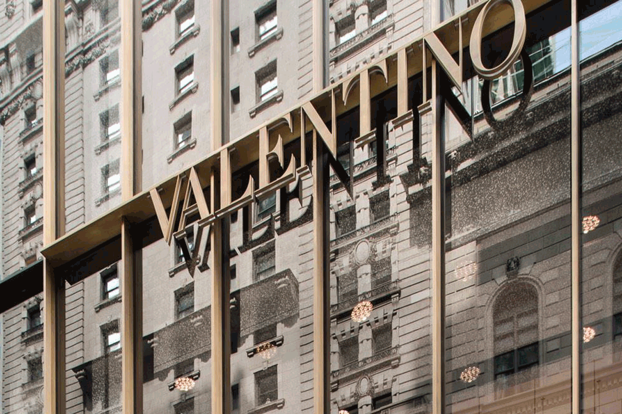 Il nuovo flagship store di Valentino apre sulla Quinta Strada