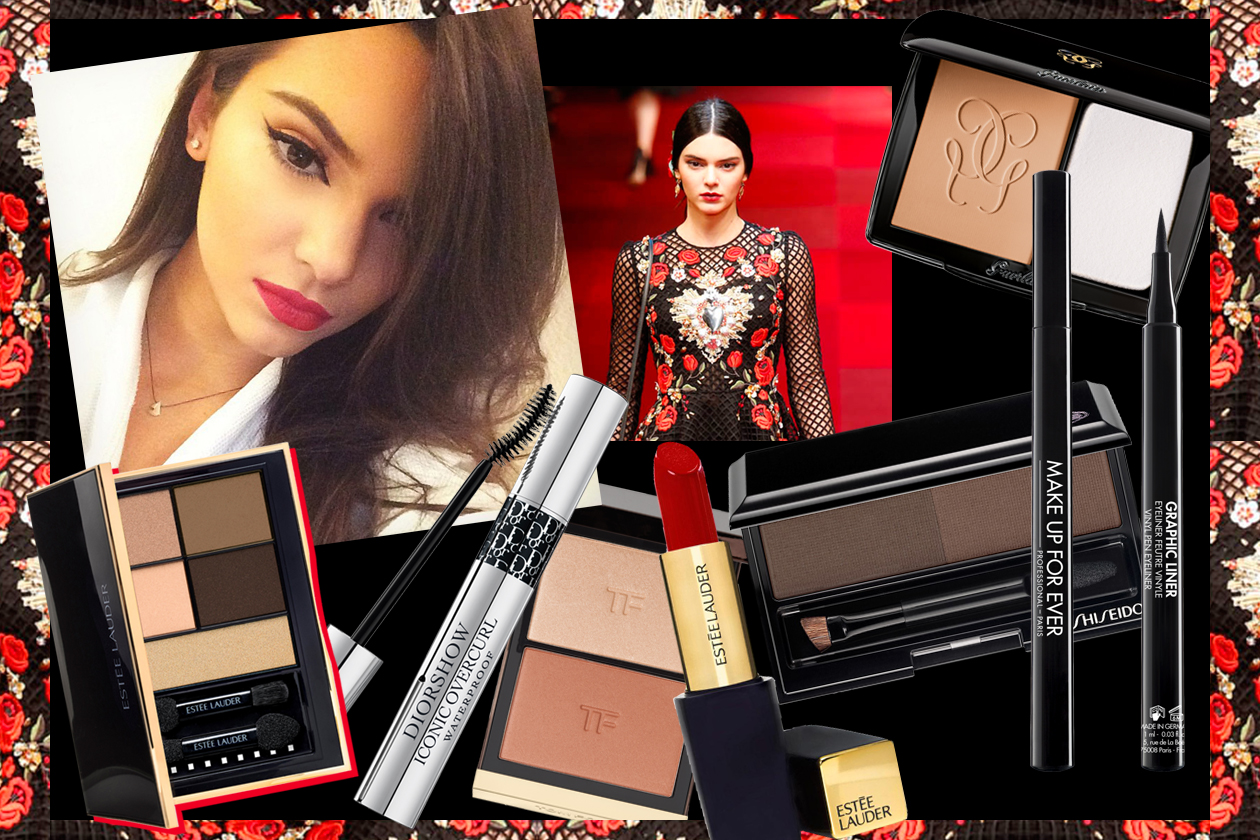 Kendall Jenner: trucco con linea di eyeliner nera e rossetto rosso