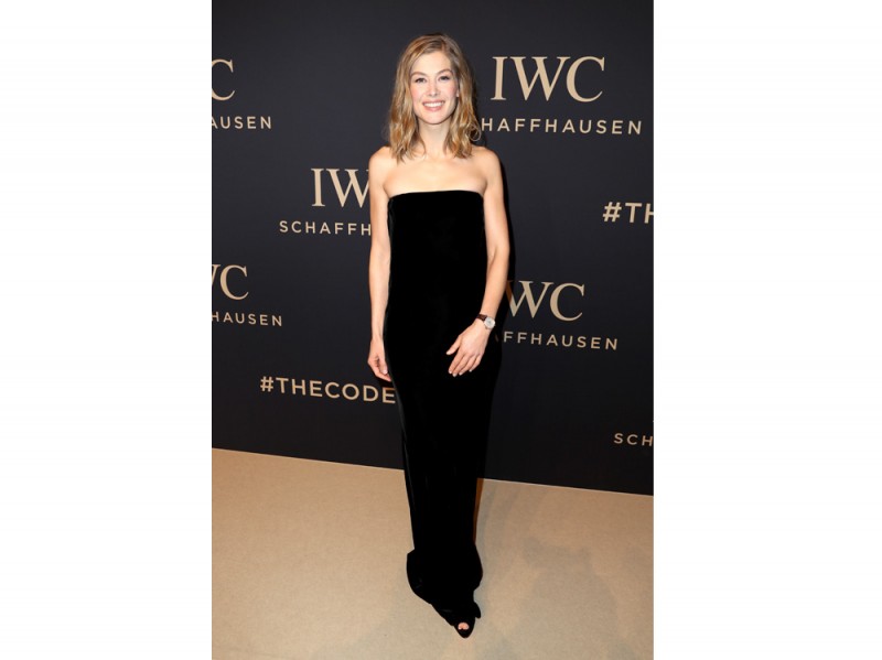 rosamund-pike-abito-strapless