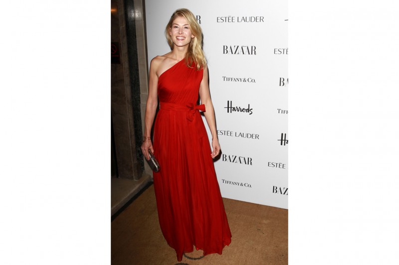 rosamund-pike-giambattista-valli