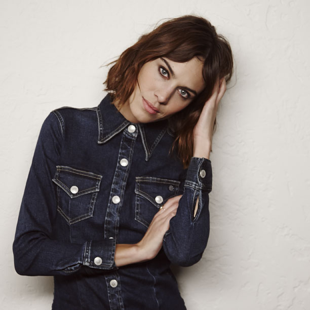 “Blue Denim”, il singolo di Alexa Chung dedicato alla sua linea di jeans