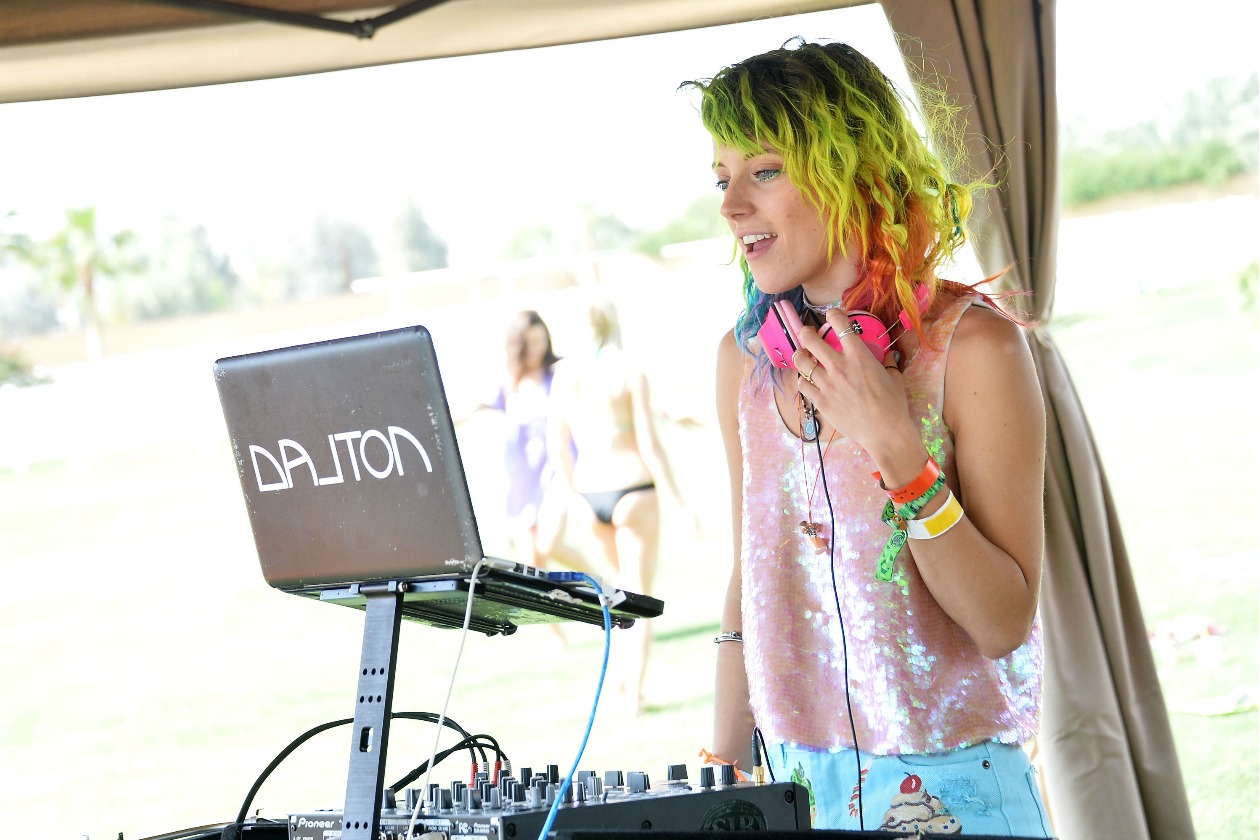 CHLOE NORGAARD: A COLORFUL DJ