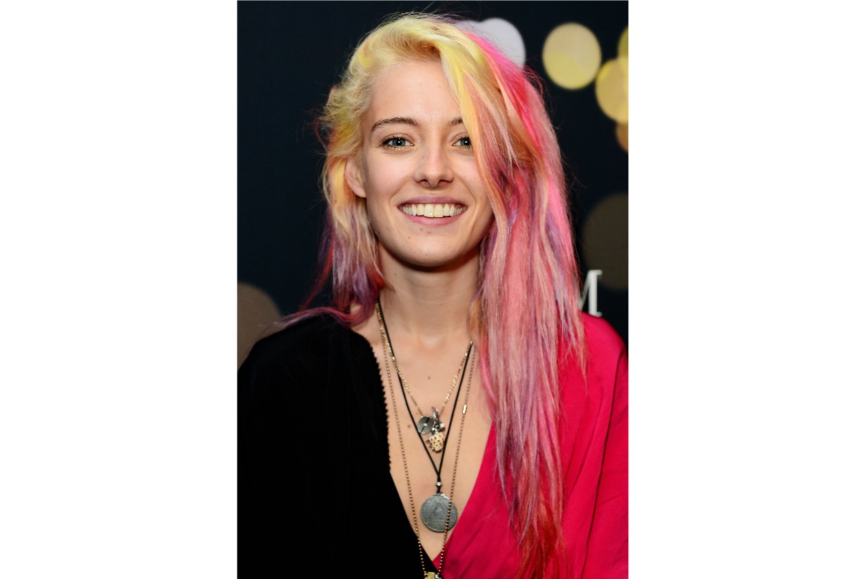 CHLOE NORGAARD: BLOND AND PINK GOES TOGETHER