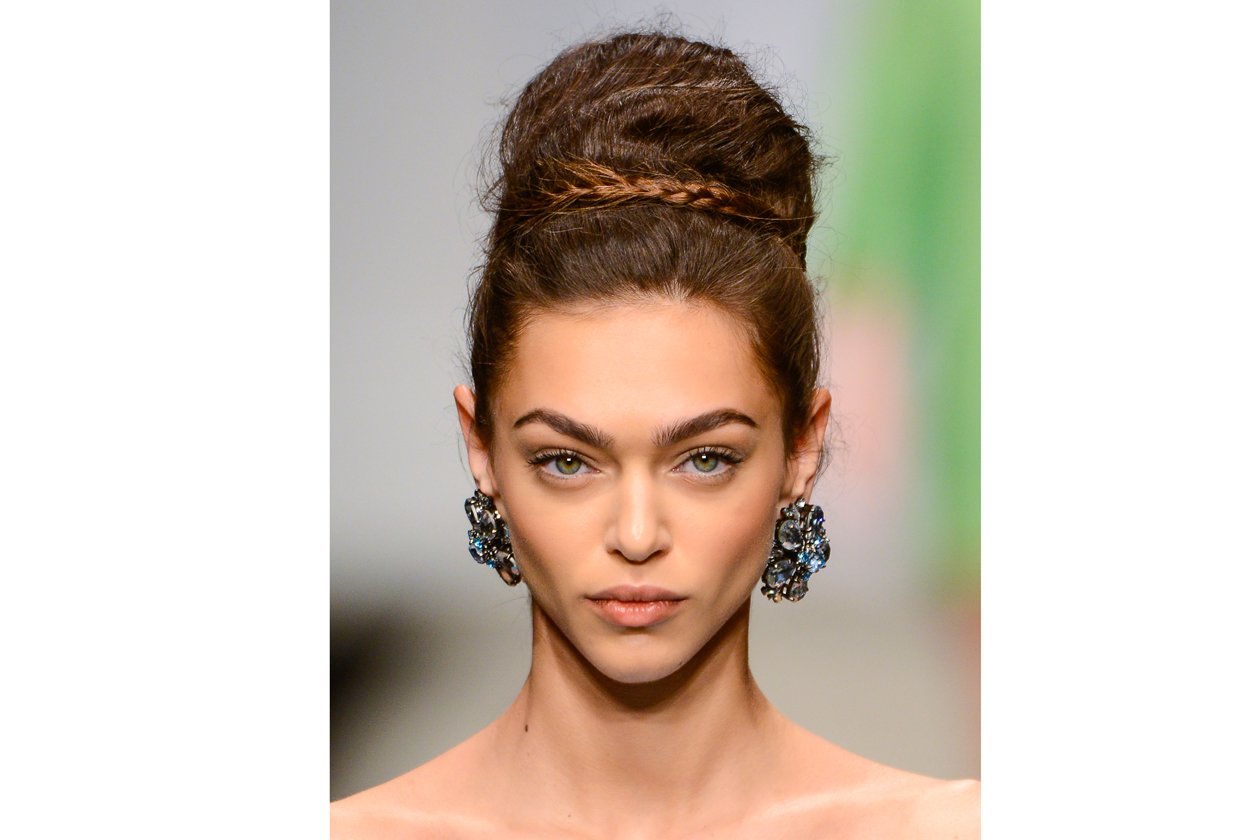 Capelli raccolti: chignon con treccine