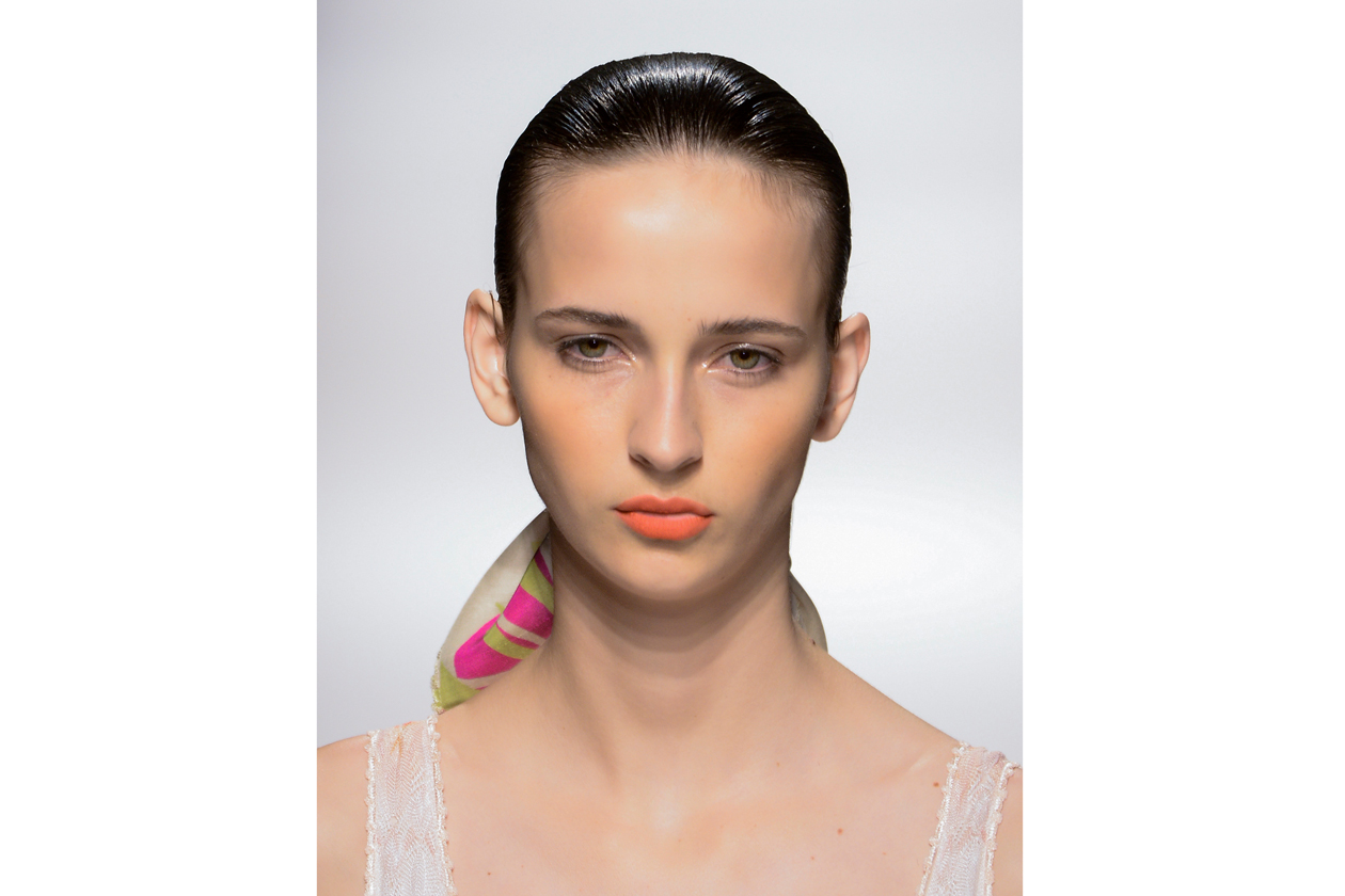 Capelli raccolti: chignon materico