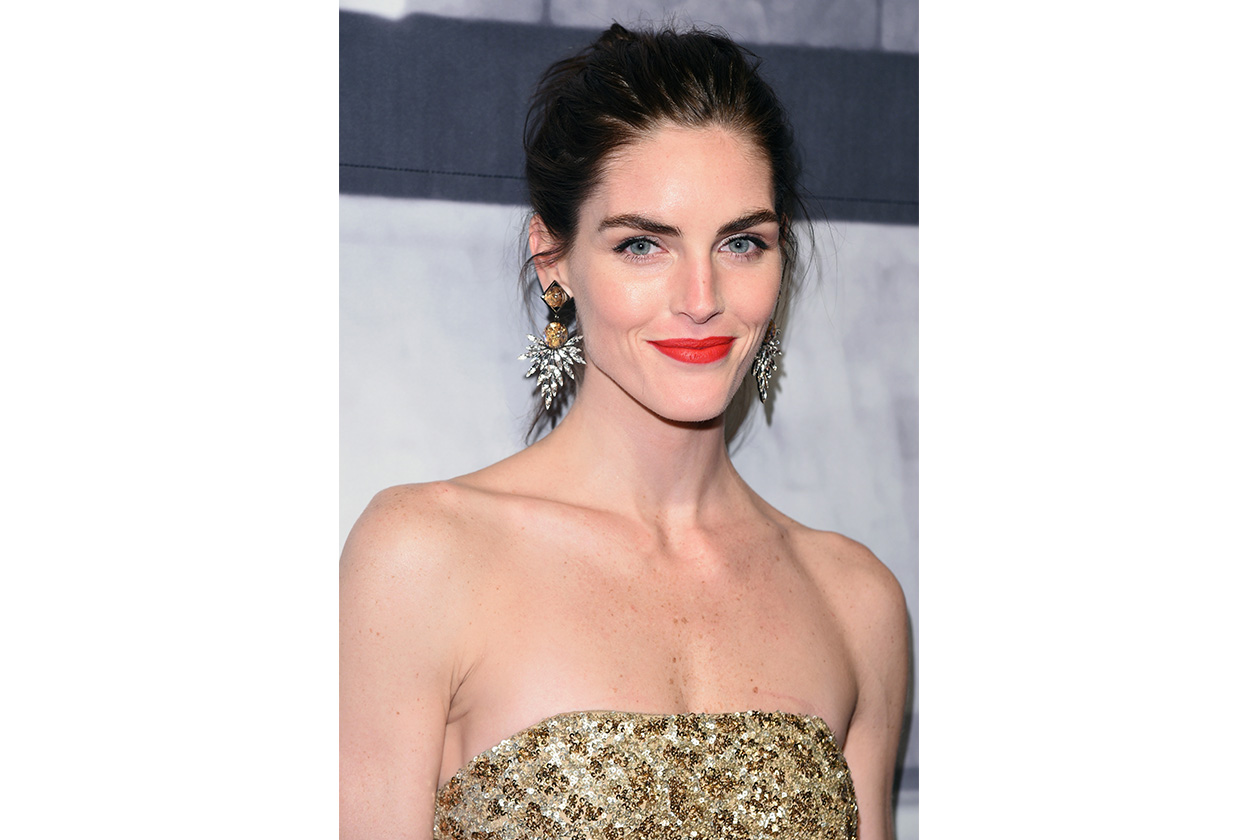 Hilary Rhoda beauty look: labbra red velvet