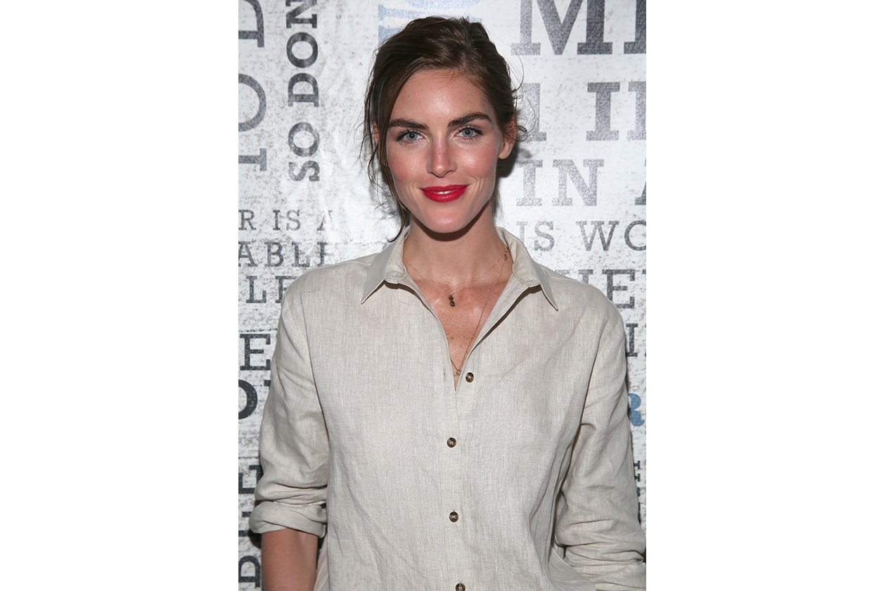 Hilary Rhoda beauty look: sopracciglia curate