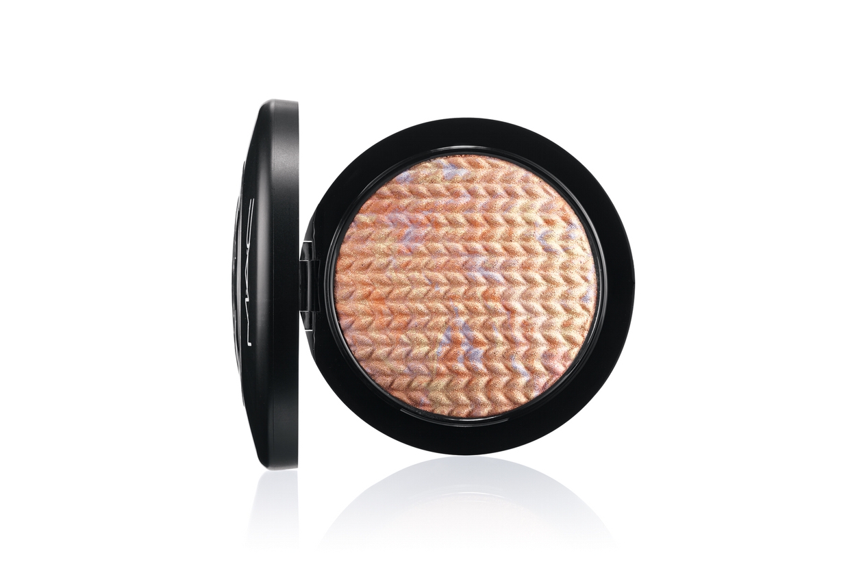 MAC Cosmetics Lightness of Being Mineralize Skin Finish in Lightscapade