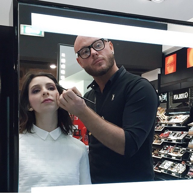 RT: @blueisinfashion had her YSL make-up done in #Verona #getonstageYSLbeauty