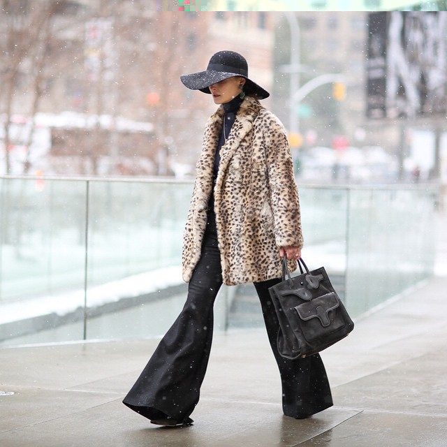 Animalier under the snow, check out our #streetstyle by Victoria Adamson @vickiphoto link in bio ☝️! #nyfw #animalier #weloveit link