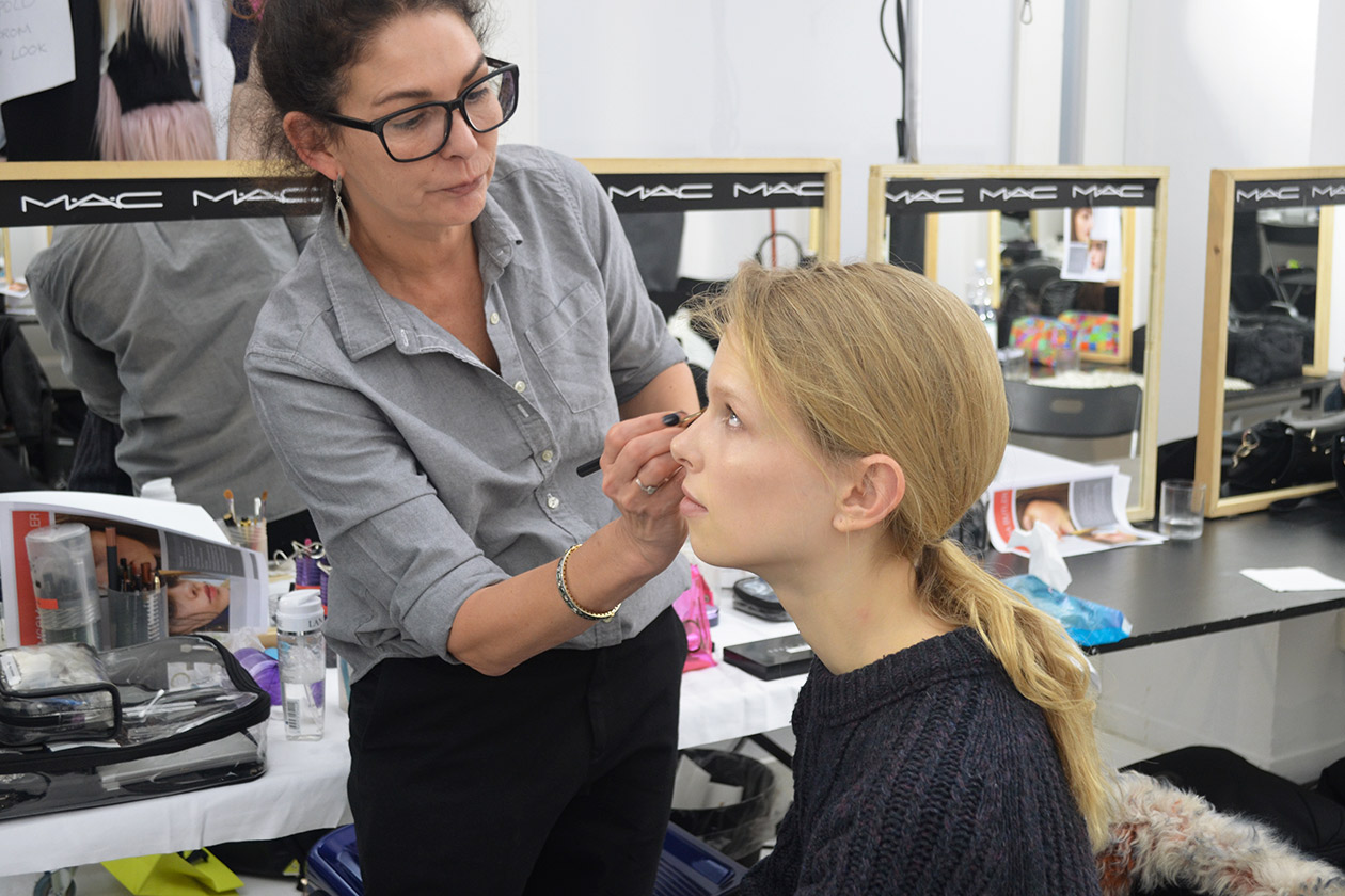 Backstage MSGM A/I 2015-16: la Key Make Up Artist Lisa Butler per MAC Cosmetics