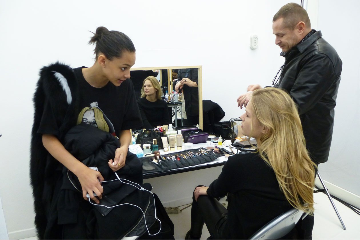 Backstage sfilata N°21: Anna Tom al trucco