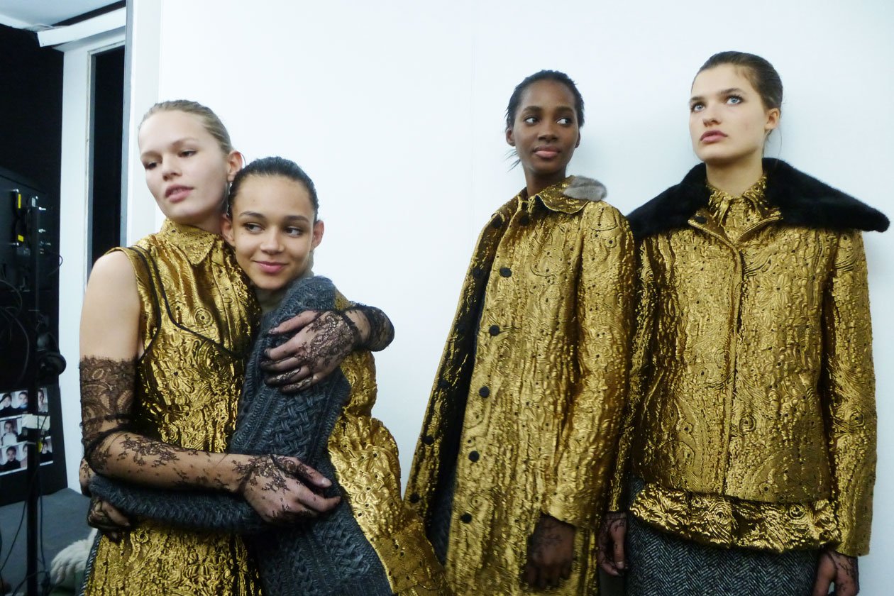 Backstage sfilata N°21: Gold models