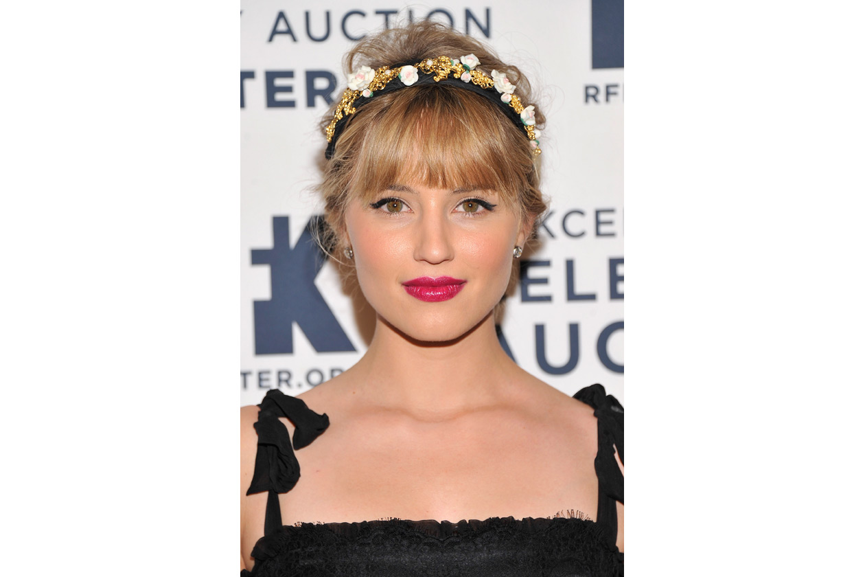 Dianna Agron capelli: hair look con accessorio floreale