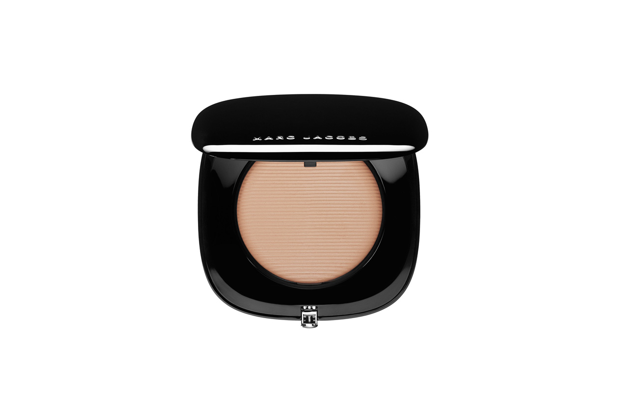 Fondotinta leggero: Marc Jacobs Perfection Powder Featherweight Foundation