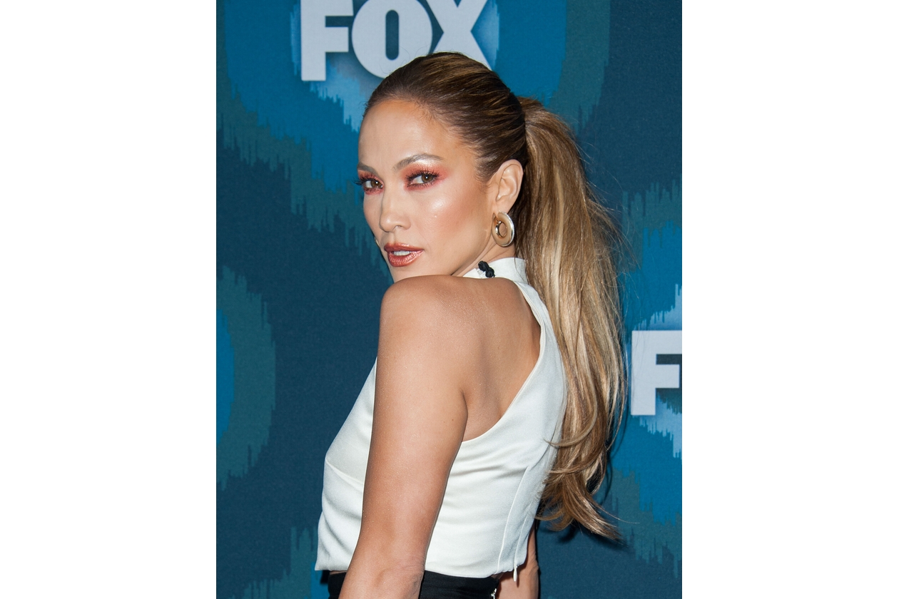 Jennifer Lopez: labbra effetto metal