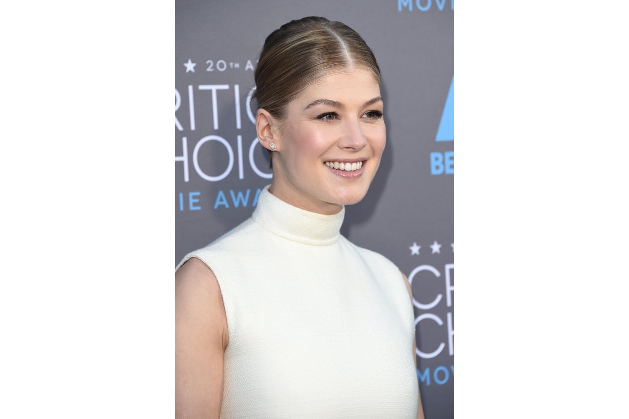 Rosamund Pike get the beauty look