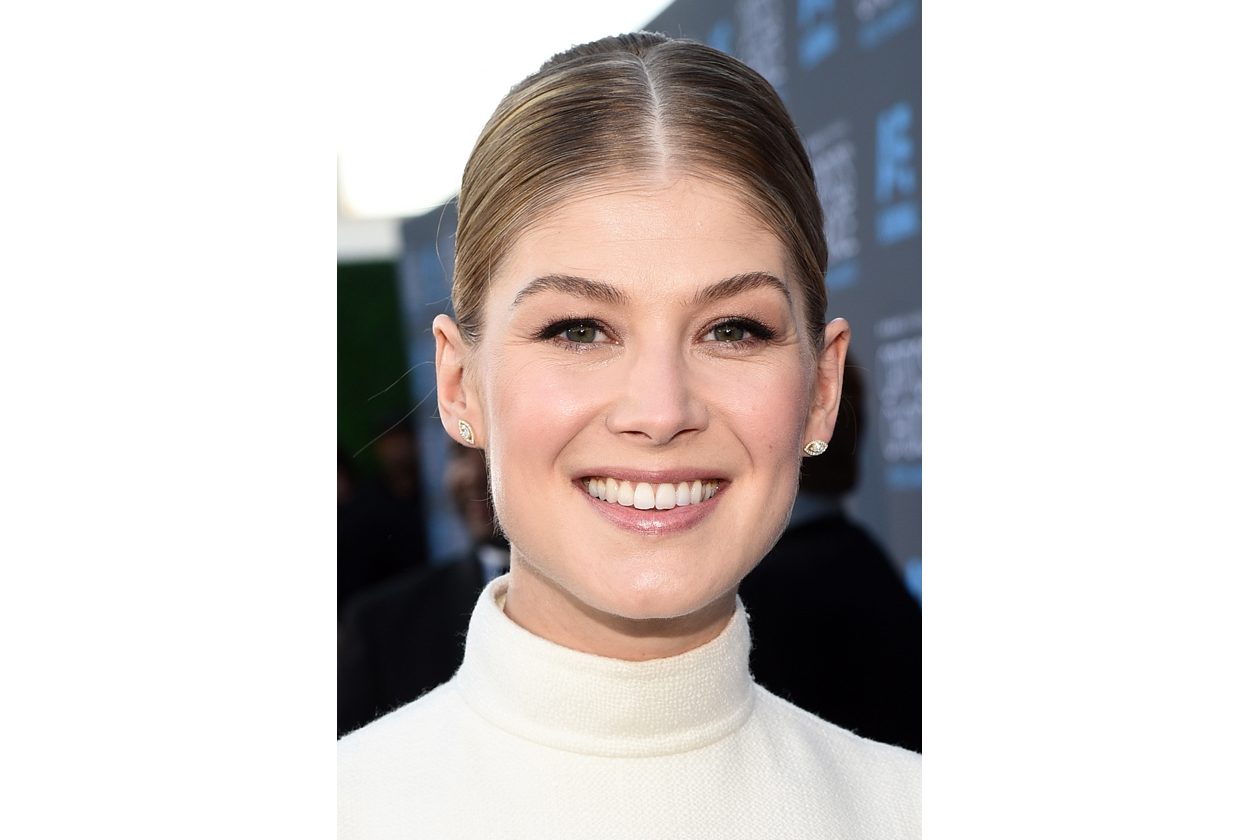 Rosamund Pike get the beauty look