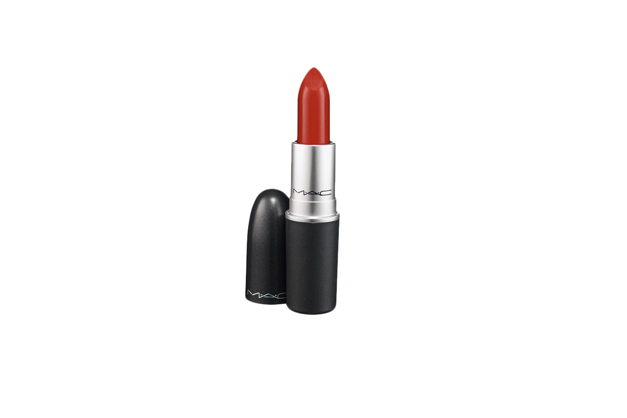 SIGNATURE BEAUTY LOOK: MAC COSMETICS LIPSTICK RUSSIAN RED