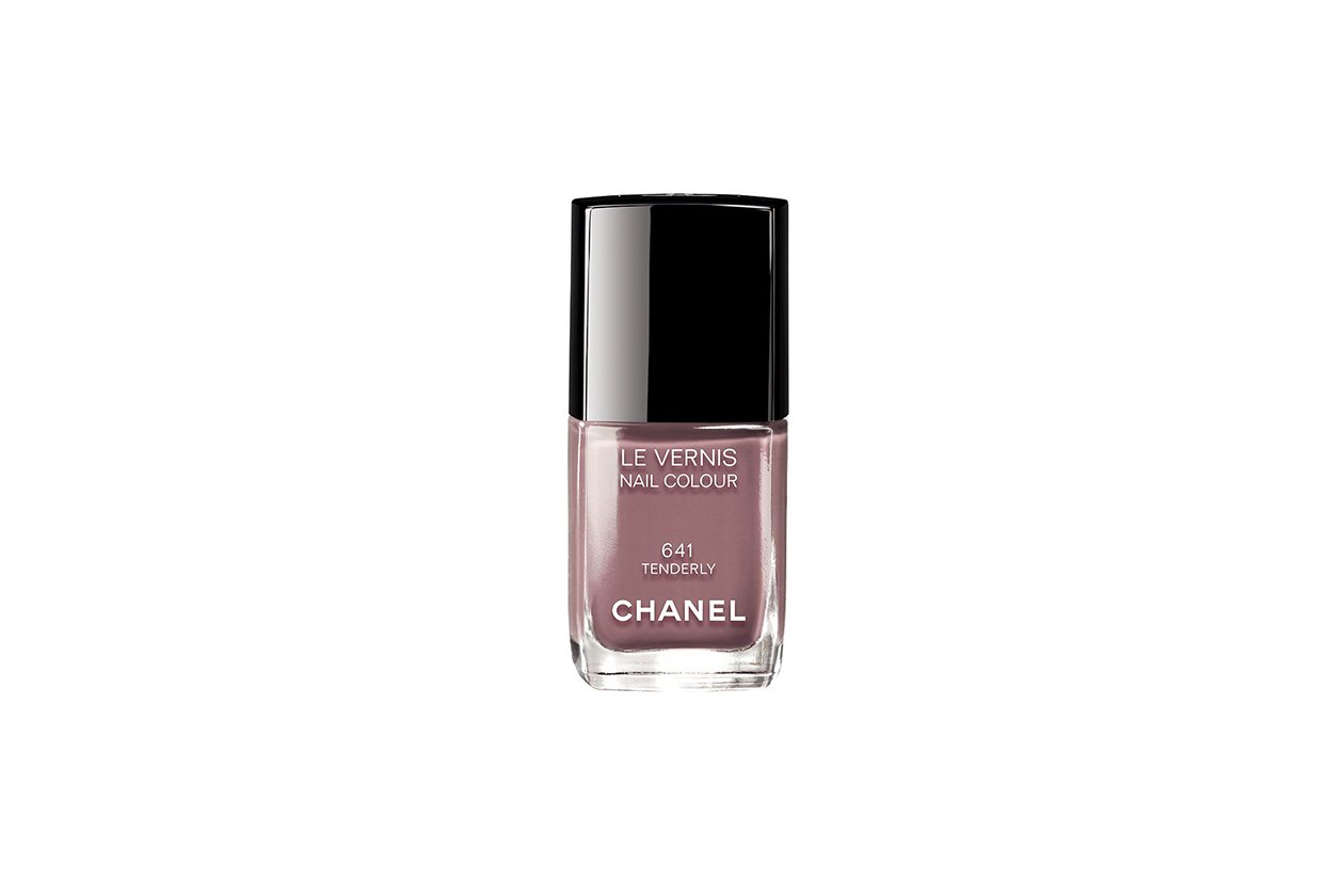 Smalti nude: Chanel Le Vernis in Tenderly