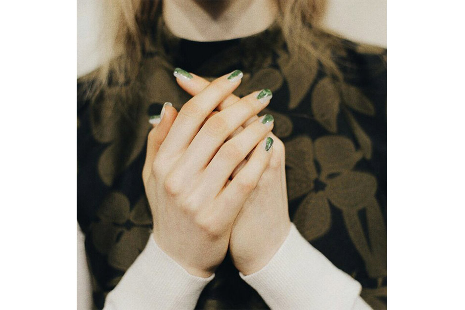 Trend unghie AI 15-16 dalla LFW: green nails