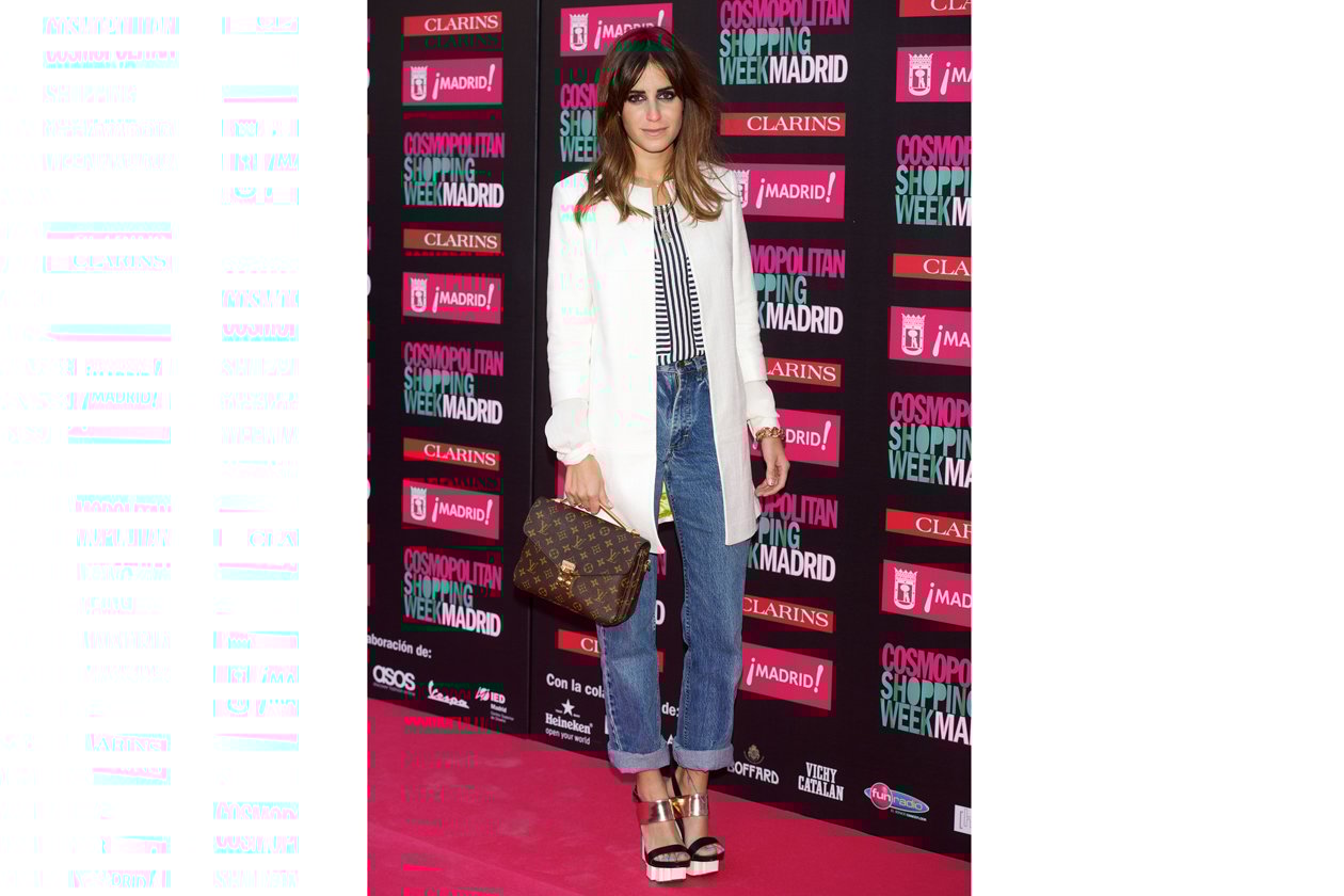 cappotto Adolfo Dominguez, jeans vintage Lee, camicia a righe, platforms e borsa louis vuitton