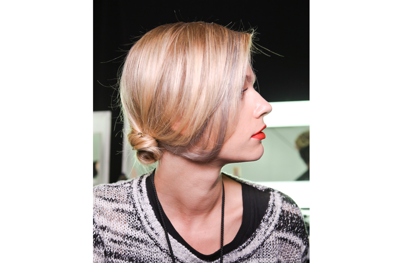 CHIGNON: SIDE SWEPT