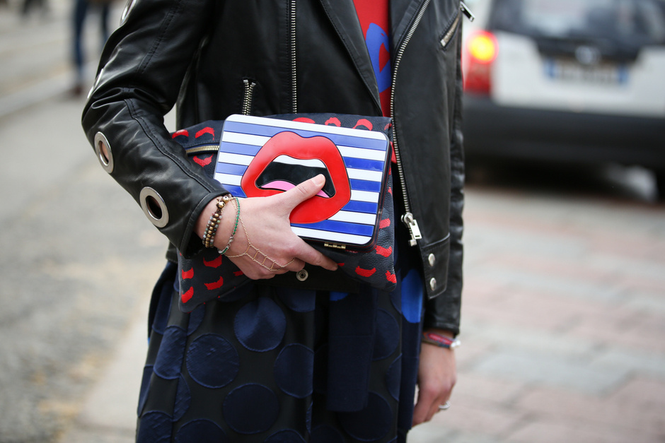 Tendenza dallo street style: la doppia borsa