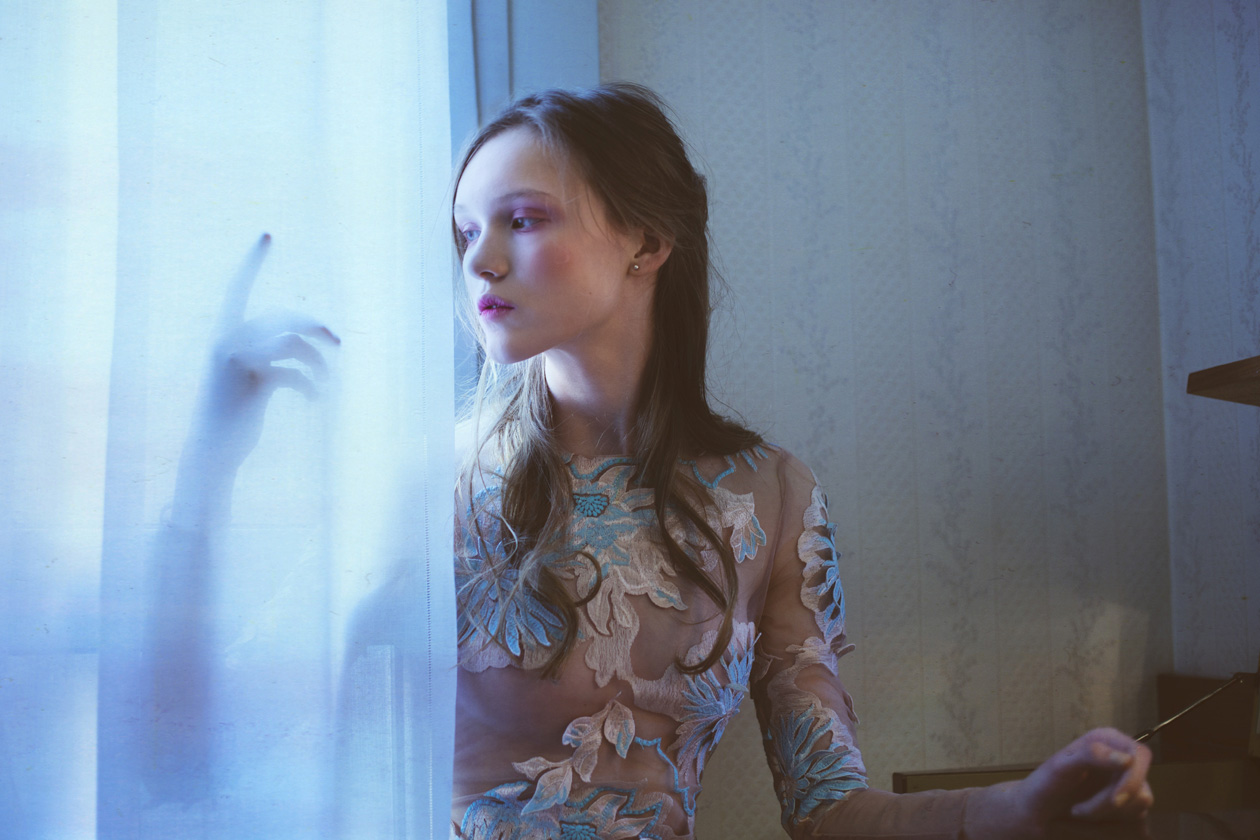 Prelude: look romantico abbinato a jeans per la primavera 2015