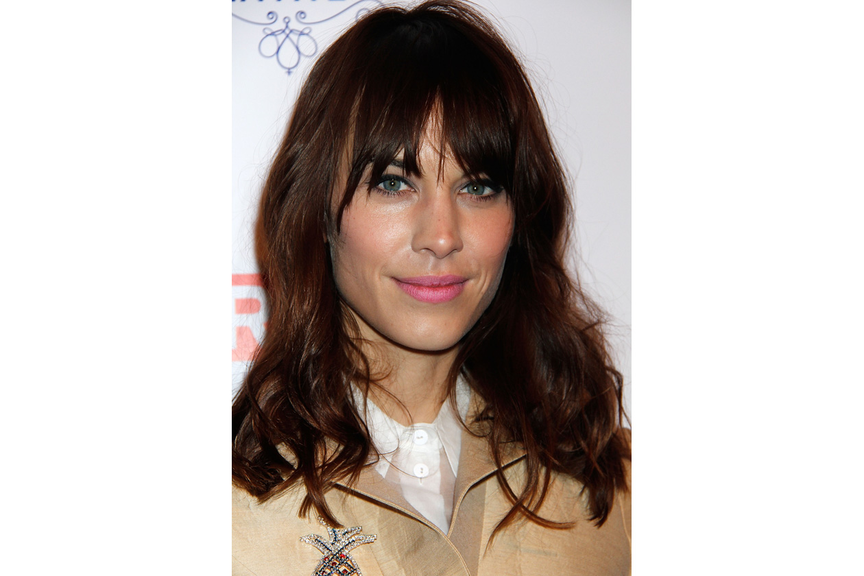 Alexa Chung capelli: frangia lunga