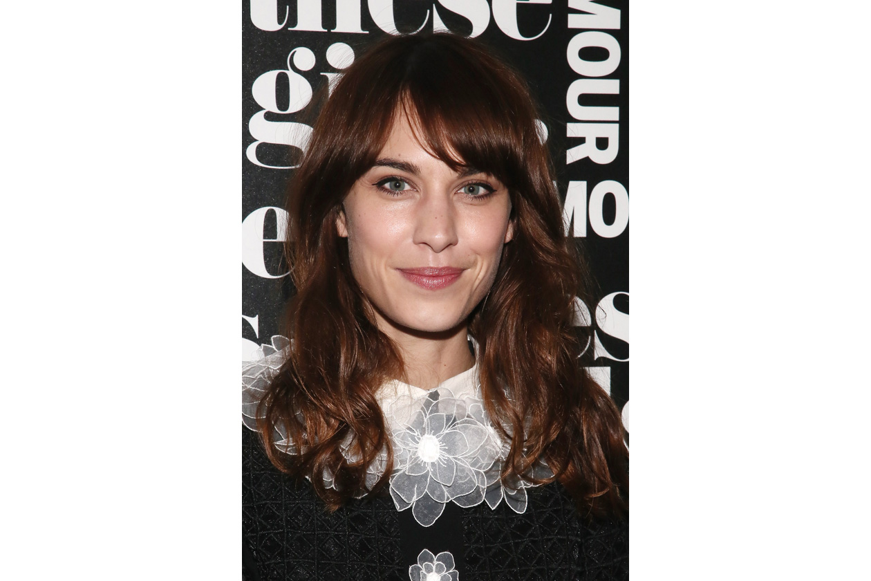 Alexa Chung capelli: frangia regolare