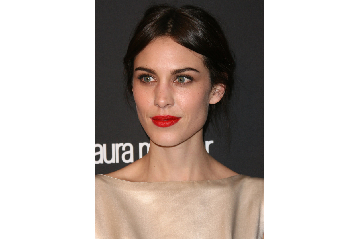 Alexa Chung capelli: raccolto elegante