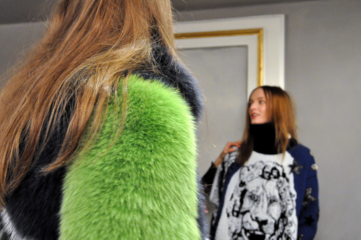 BACKSTAGE EMILIO PUCCI A/I 2015-16: GREEN FUR