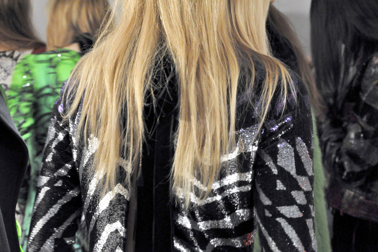 BACKSTAGE EMILIO PUCCI A/I 2015-16: STAMPA SHIMMER E FIOCCO