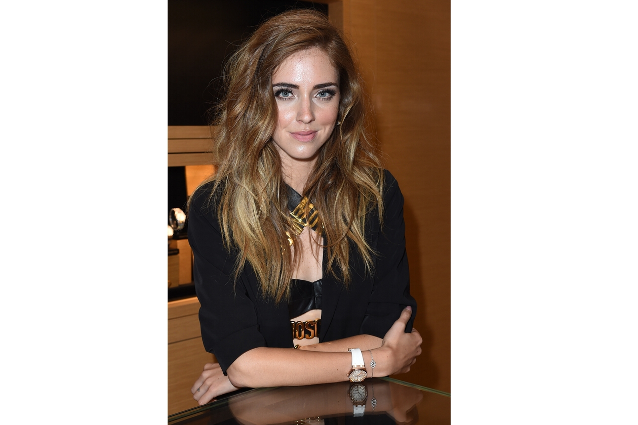 Chiara Ferragni capelli: acconciatura effetto bed head