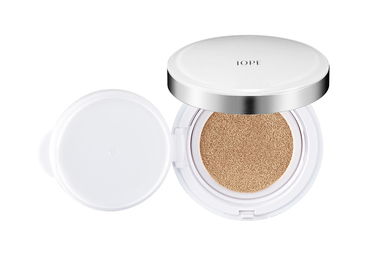 Cushion foundation: IOPE Air Cushion XP