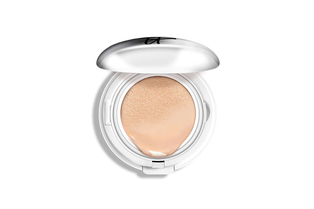 Cushion foundation: IT Cosmetics CC+ Veil Beauty Fluid Foundation