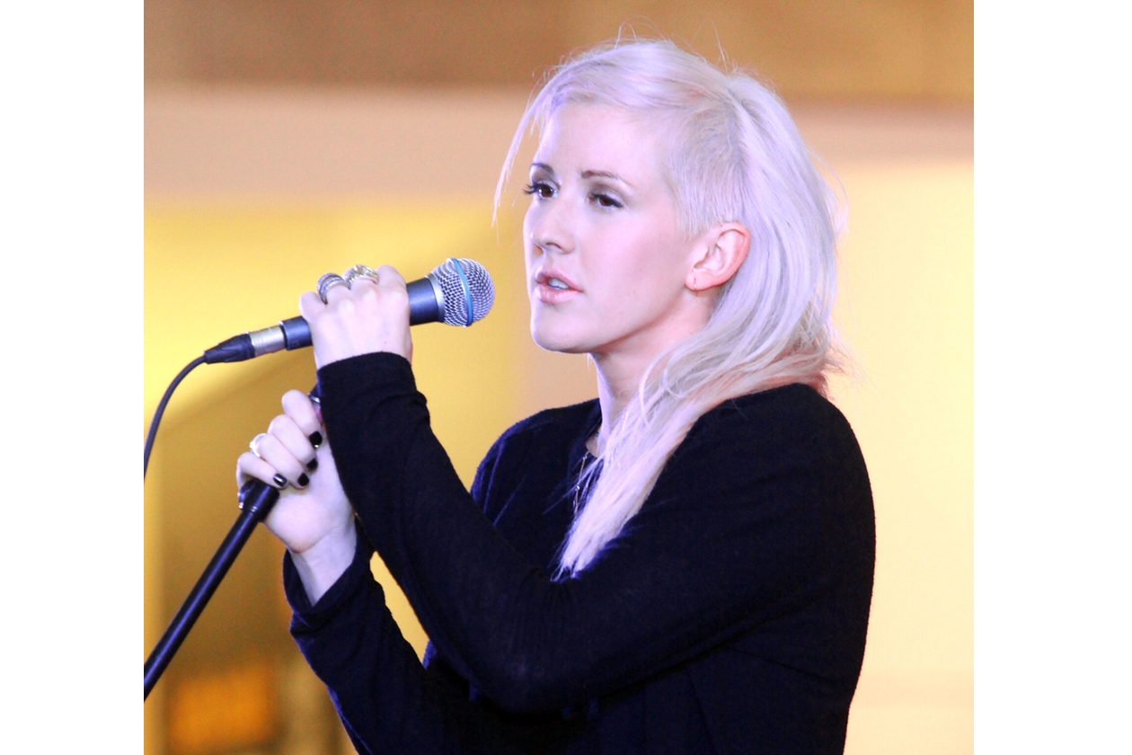 Ellie Goulding capelli: acconciatura asimmetrica con rasatura