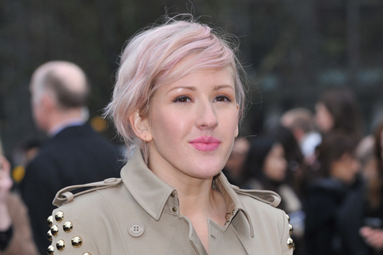 Ellie Goulding capelli: sfumatura rosa fragola