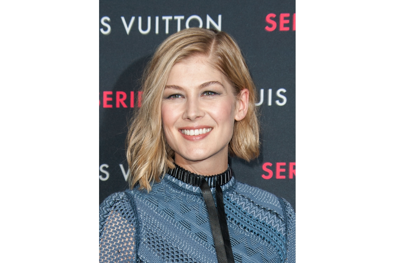 Il taglio “Sienna” delle star: Rosamund Pike