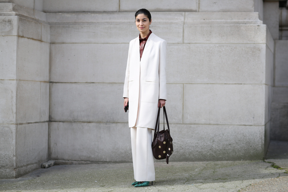 Street Style: Caroline Issa in completo bianco