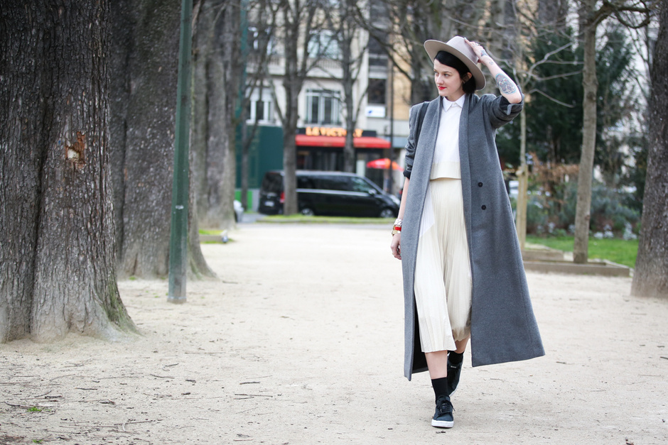 Street Style: cappotto grigio e cappello