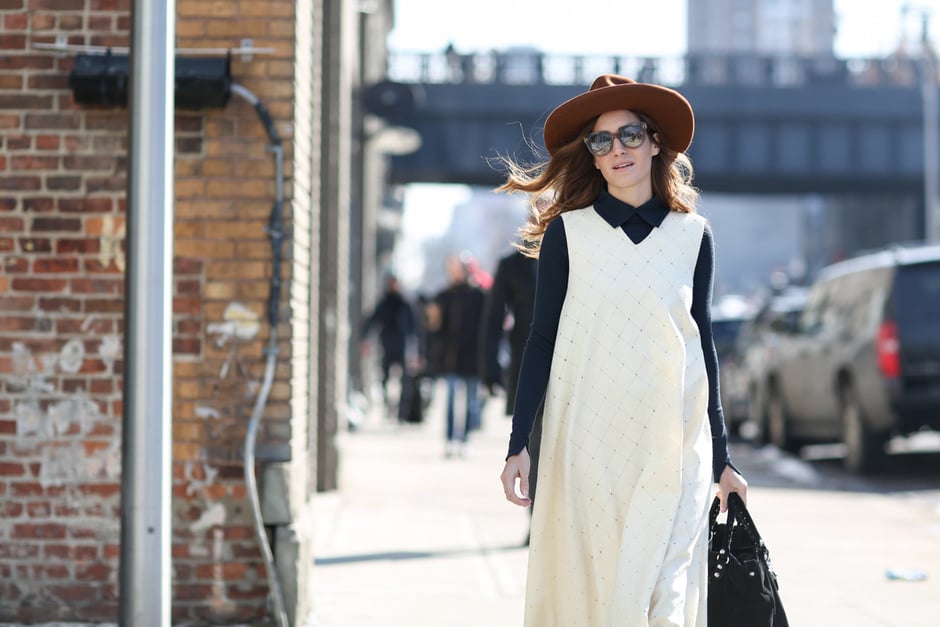 Street Style: scamiciato lungo, polo e cappello