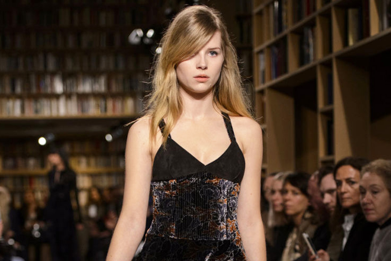 Lottie Moss, sorella di Kate Moss, sfila per Sonia Rykiel