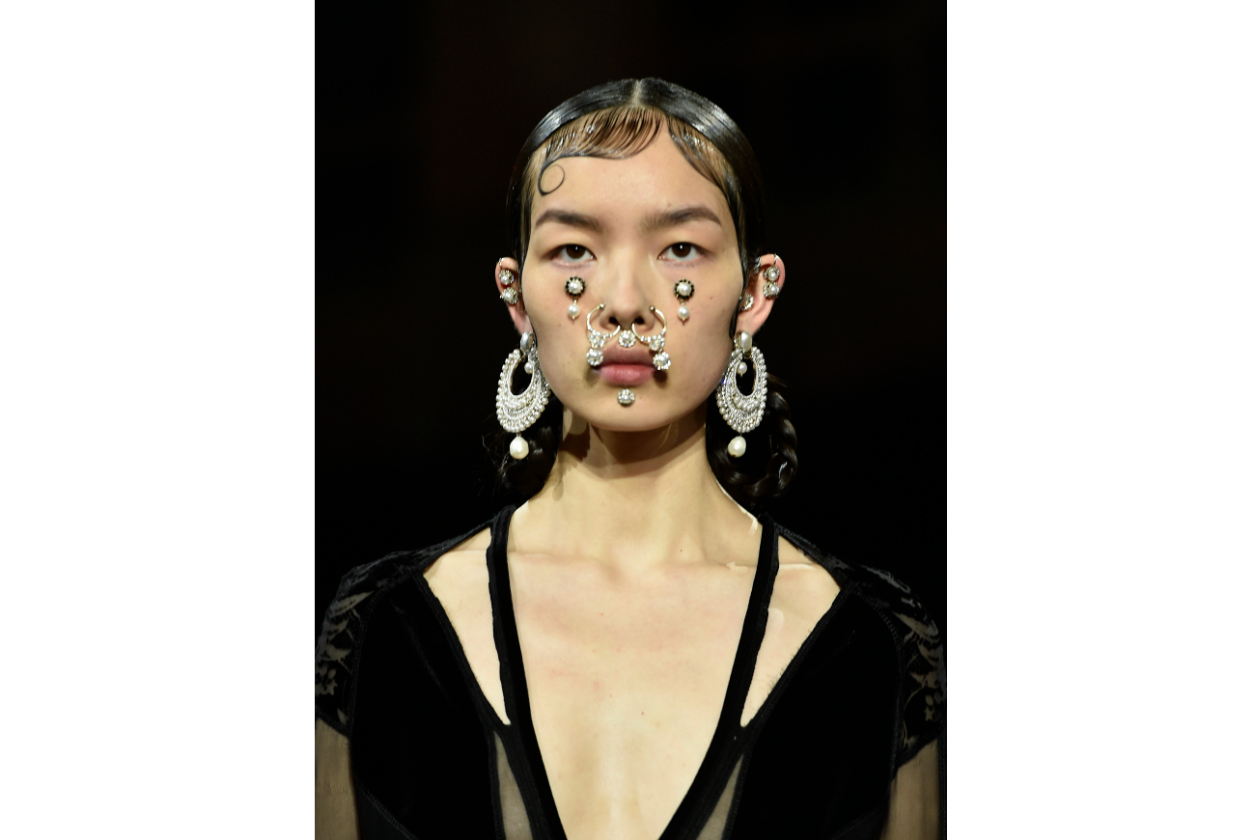 TENDENZE BEAUTY PFW AUTUNNO/INVERNO 2015-2016: VICTORIAN CHOLA GIRLS