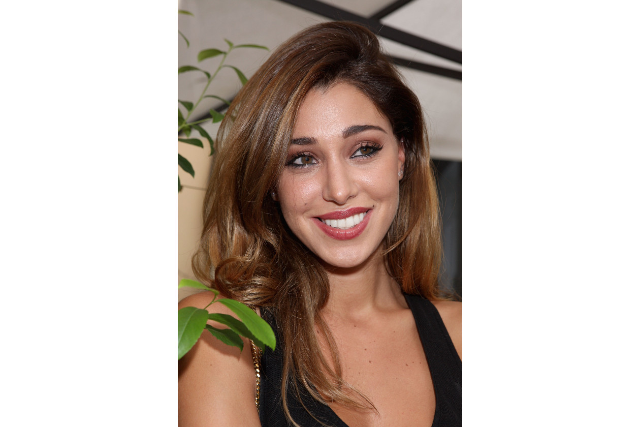 Belen Rodriguez capelli: capelli mossi biondo miele